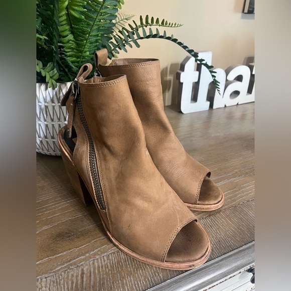 Dolce Vita Boots Womens Sz 8 Brown Suede Peep Toe Ankle Booties Casual Shoes - Picture 3 of 13